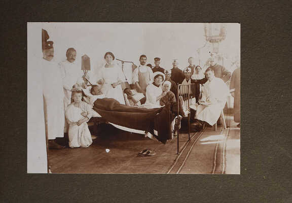 Лот из личных предметов сестры милосердия Российского общества Красного Креста Евгении Сергеевны Сергеевой-Талаковой: